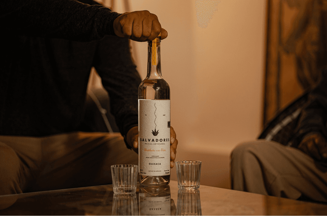 SALVADORES MEZCAL DESTILADO CON ELOTE