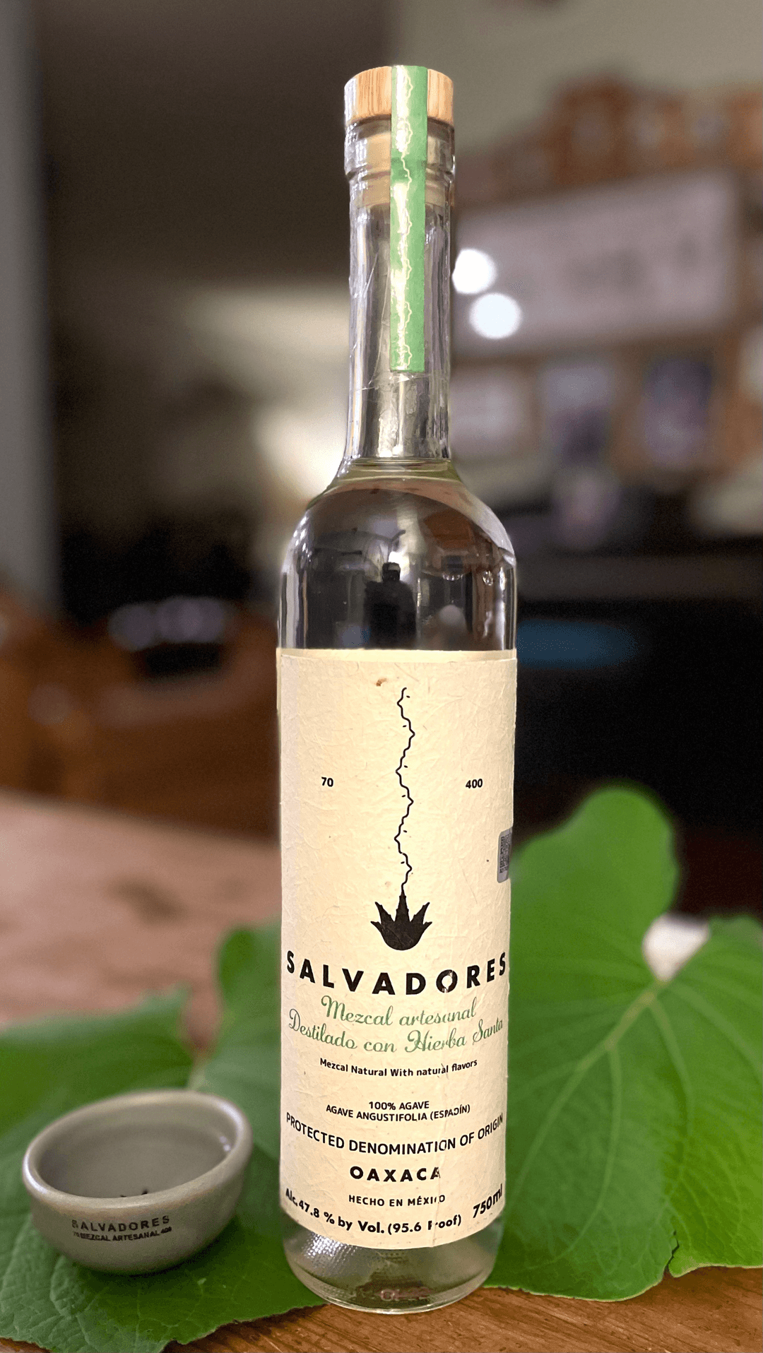 SALVADORES MEZCAL DESTILADO CON HIERBA SANTA