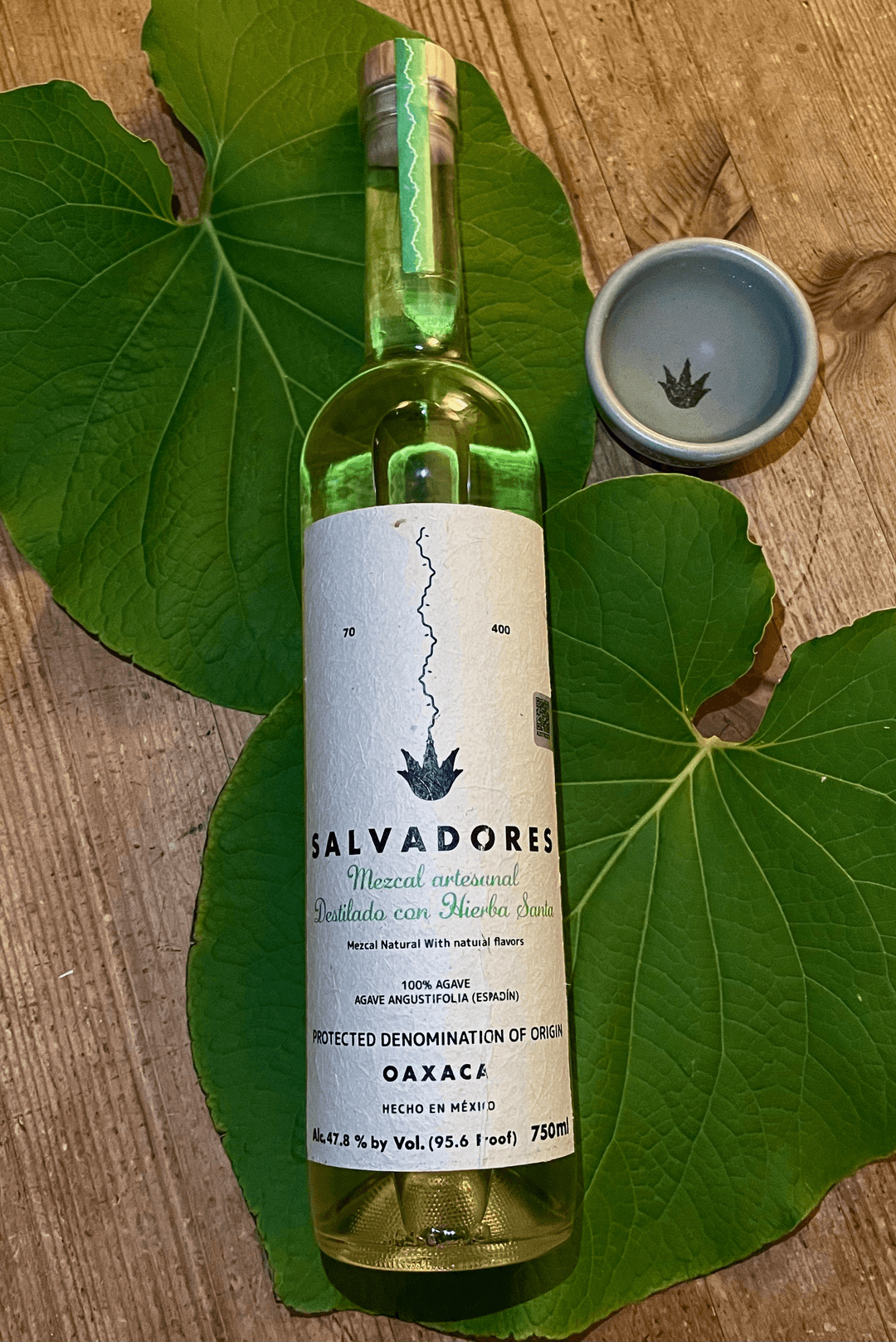 SALVADORES MEZCAL DESTILADO CON HIERBA SANTA