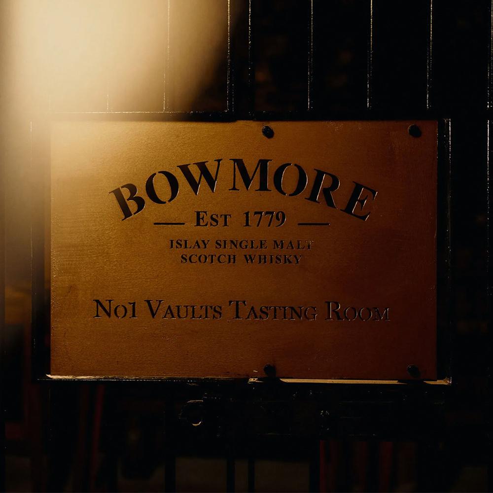 DISTILLED AT BOWMORE (PEATED) HOGSHEAD EX-SHERRY 2025