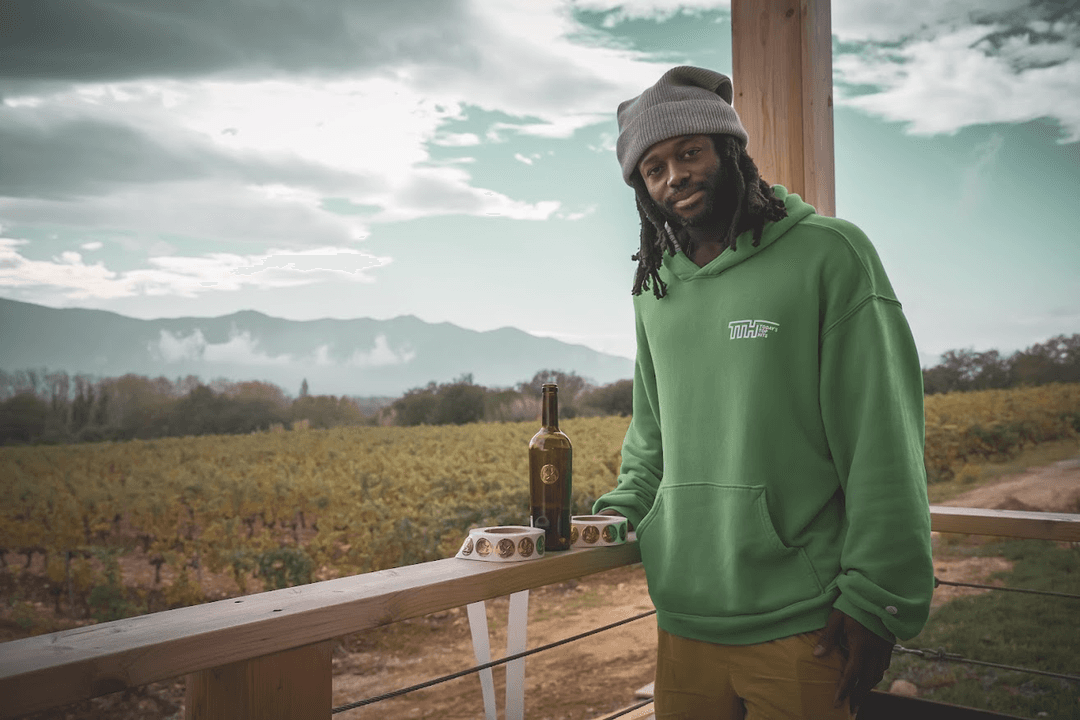 FLYING WHALE GOLD WINE