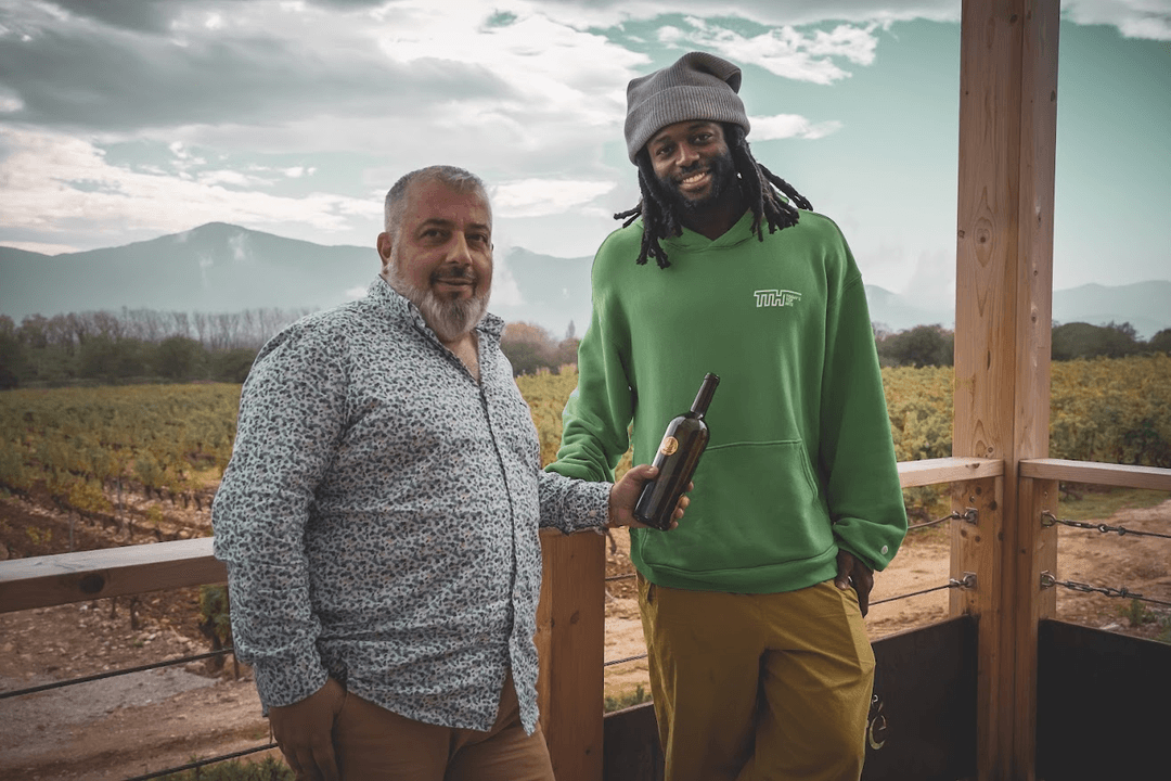 FLYING WHALE GOLD WINE