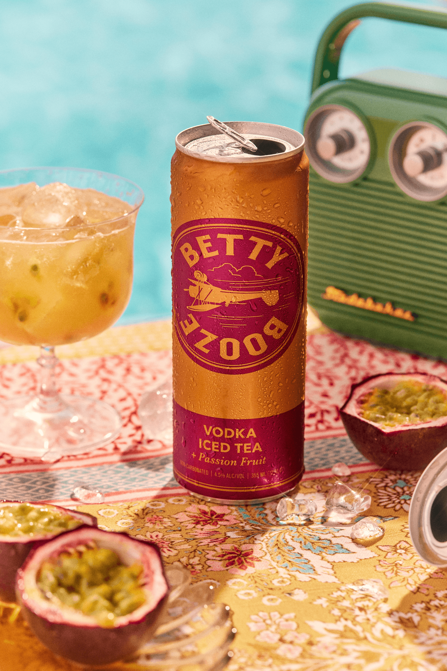 BETTY BOOZE VODKA ICED TEA + PASSION FRUIT COCKTAIL