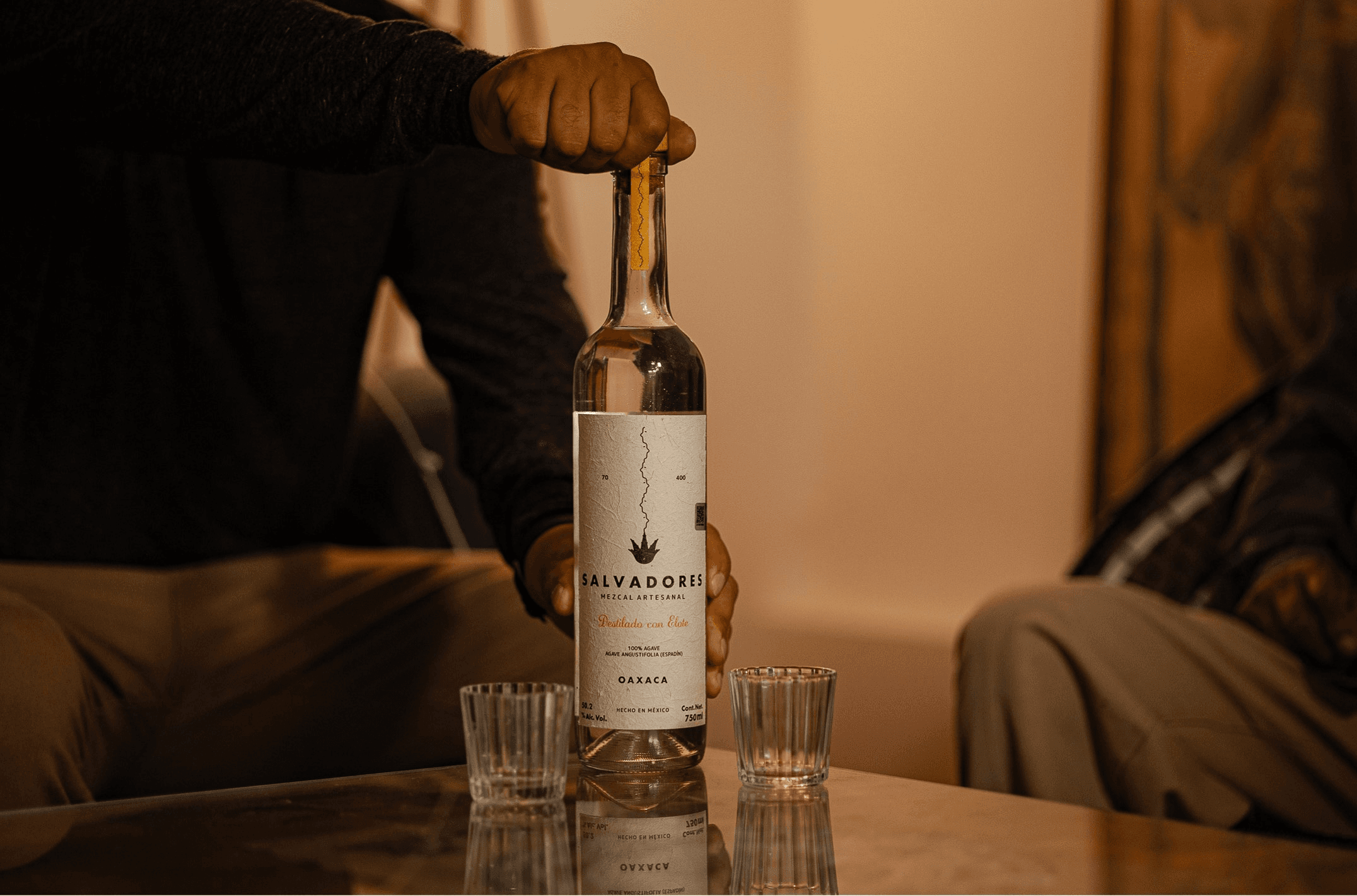 SALVADORES MEZCAL DESTILADO CON ELOTE