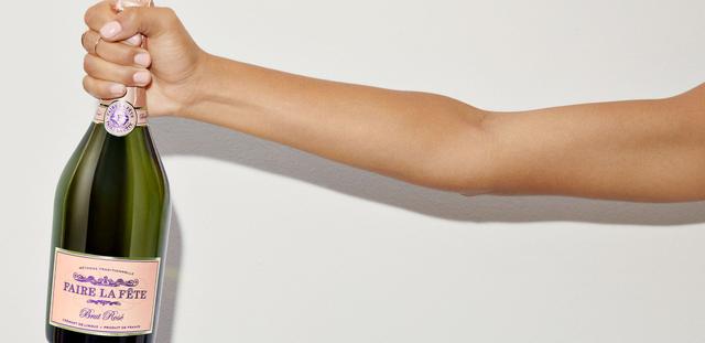 The Best Gifts to Give White Wine Lovers this Holiday Season