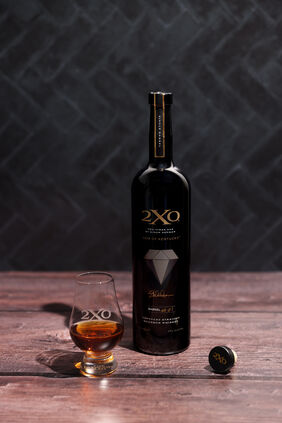 2XO Gem of Kentucky Straight Bourbon Whiskey - Lifestyle