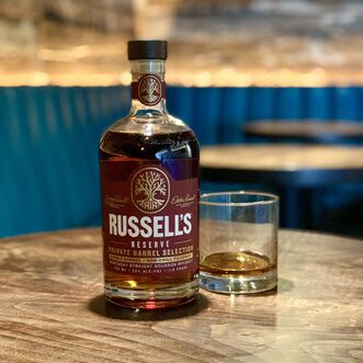 Russell's Reserve Single Barrel Bourbon S2B15 - Lifestyle