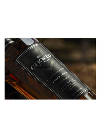 Cierto Tequila Private Collection Extra Añejo - Lifestyle
