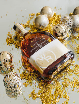 Woodford Reserve Kentucky Straight Bourbon Whiskey Holiday Edition 2023 - Lifestyle