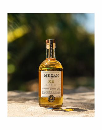 MEZAN XO Rum - Lifestyle