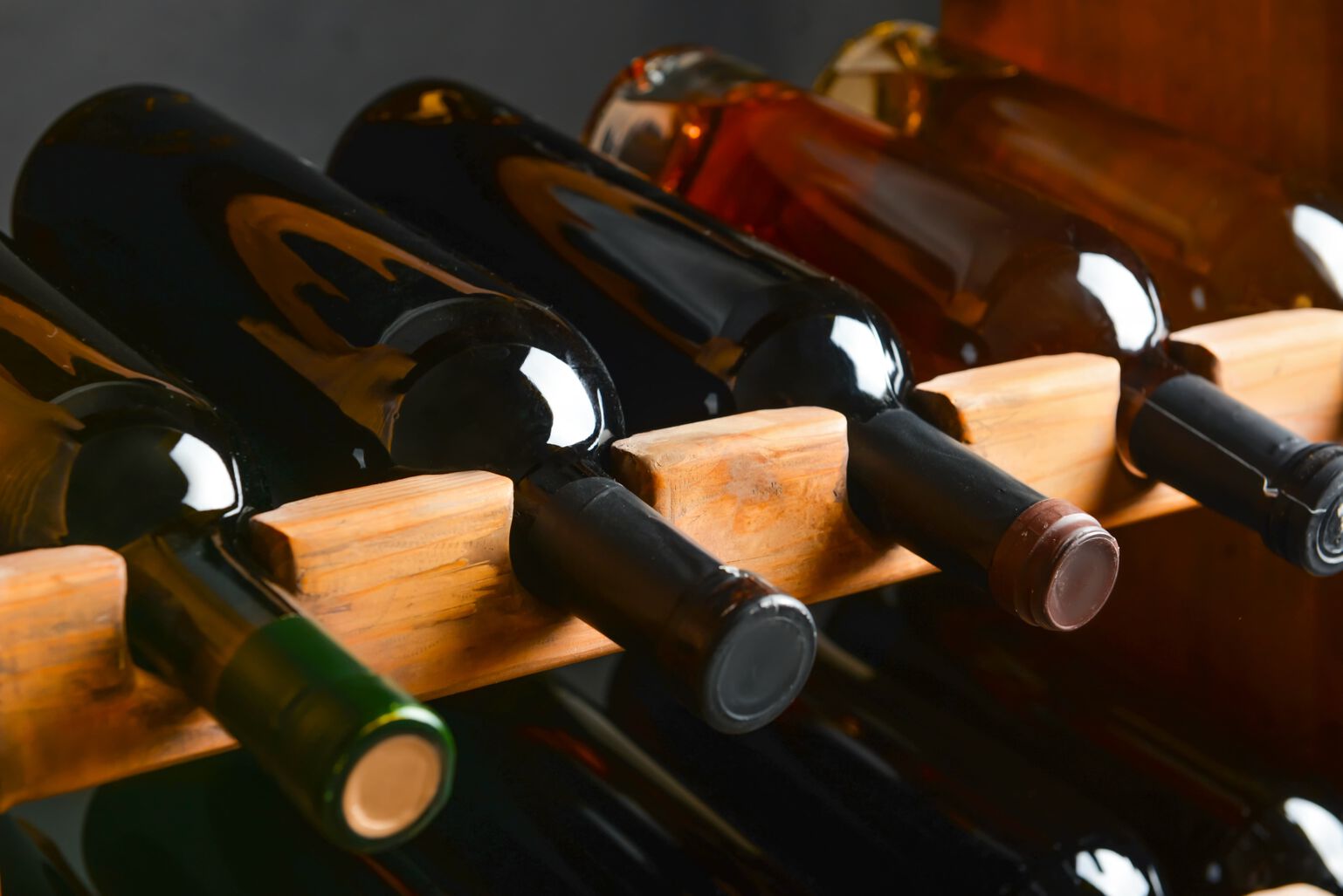 Riveret Wood Wine Glass (Light or Dark)
